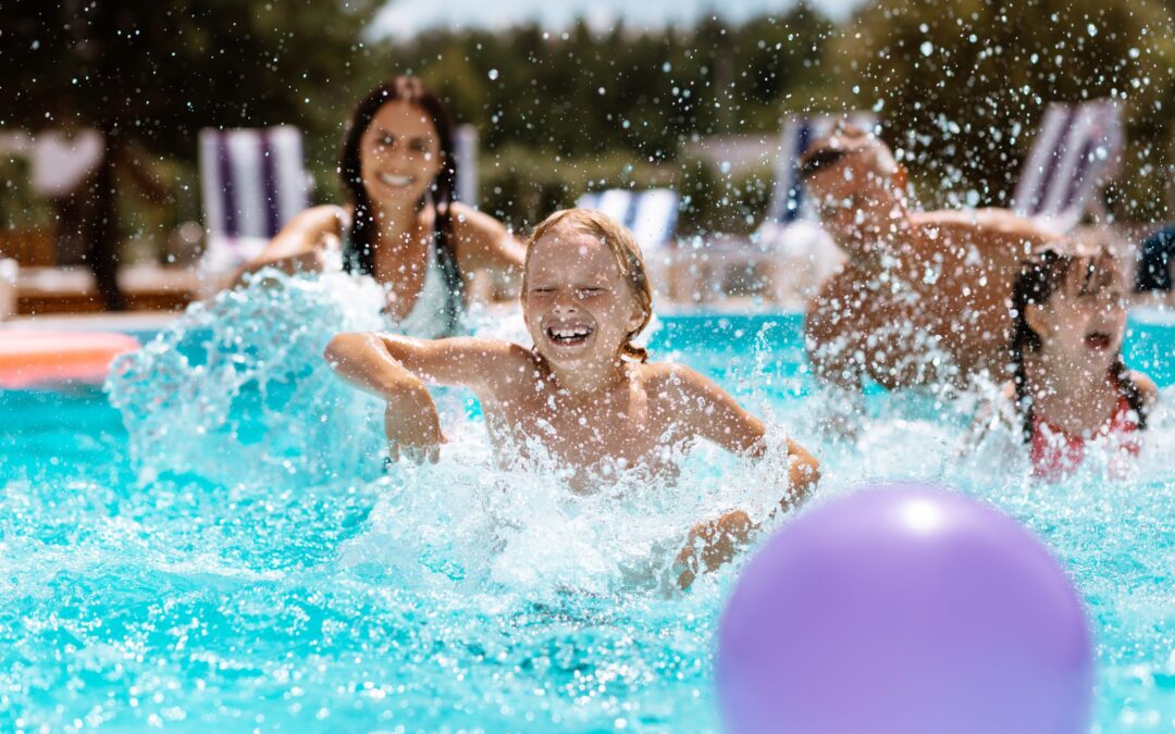 ¿Tu piscina es un paraíso… o un foco de bacterias invisibles? Descubre cómo proteger a tu familia este verano