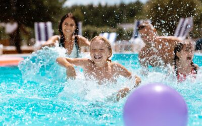 ¿Tu piscina es un paraíso… o un foco de bacterias invisibles? Descubre cómo proteger a tu familia este verano